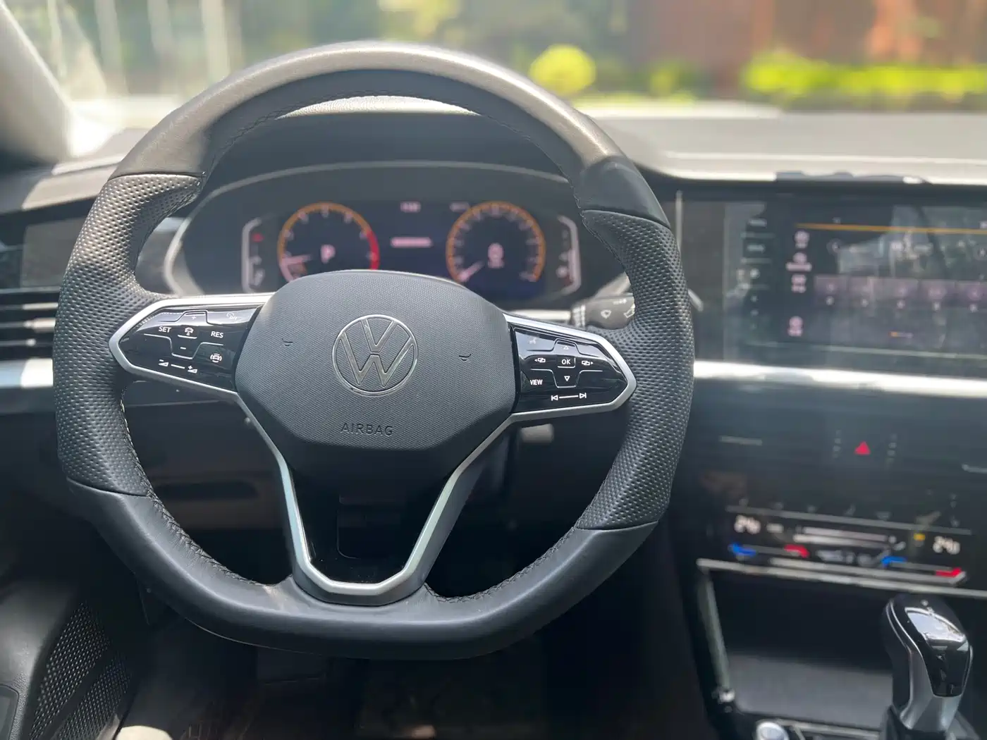 Volkswagen Passat 2023 330TSI Starlight Elite Edition фото 4