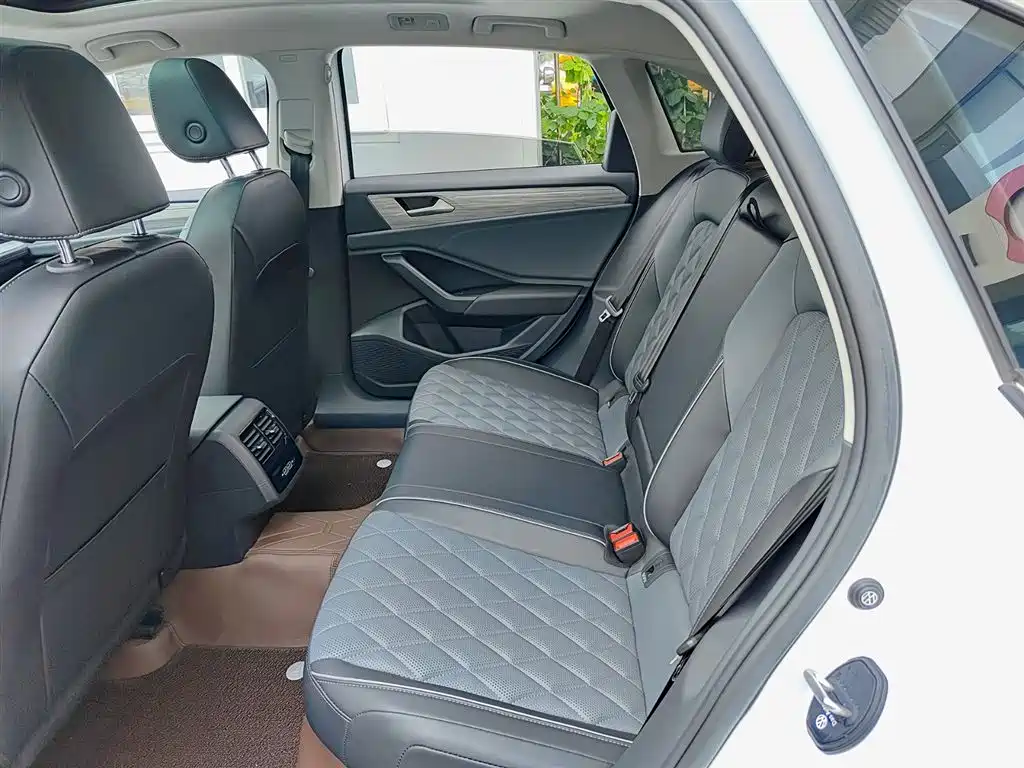 Volkswagen Sagitar 2023 Model Year 200TSI DSG Surpass Edition фото 8