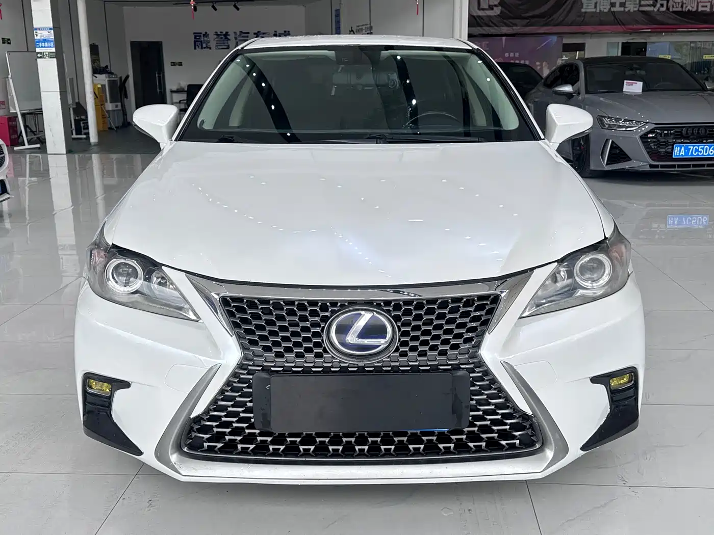 Lexus CT 2017 CT200h Elite Edition Monochrome China V фото 2