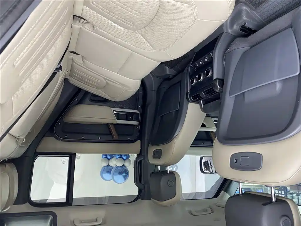 Land Rover Defender 2022 110 P400 Dark Special Edition фото 6