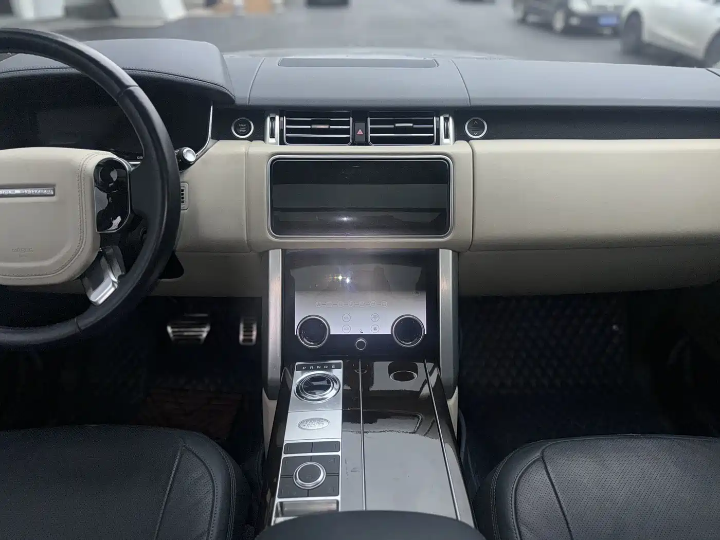 Land Rover Range Rover 2020 3.0 L6 Heritage Edition фото 7