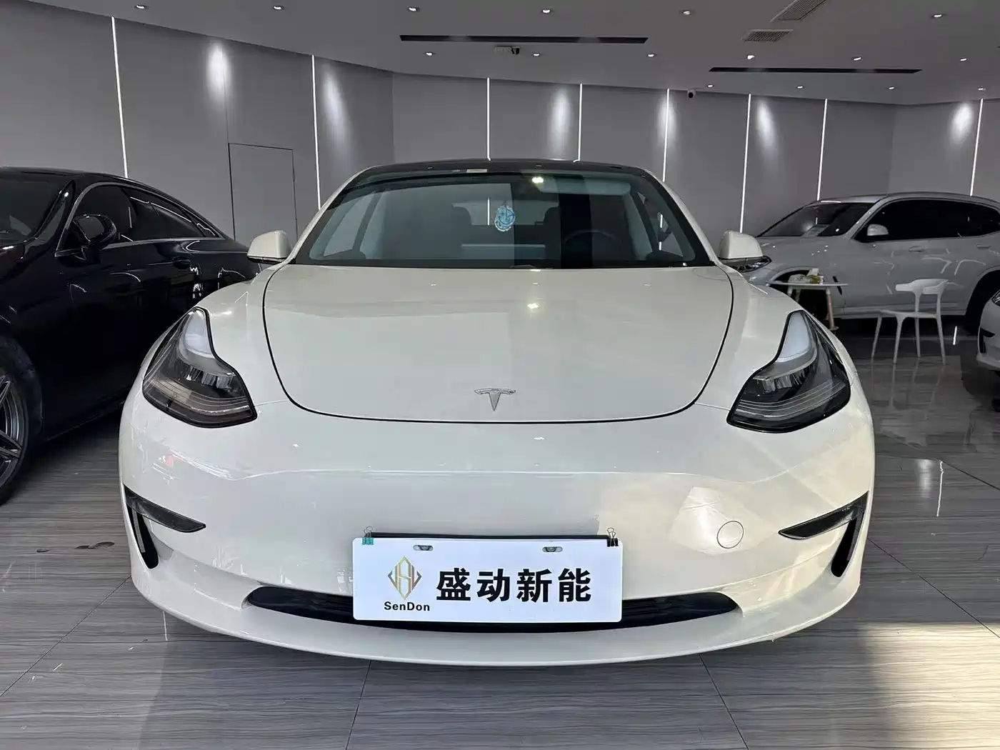 TESLA MODEL 3