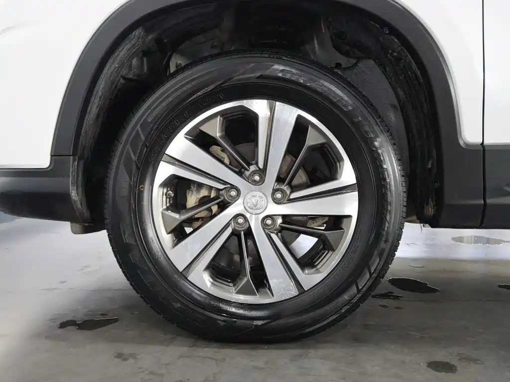 Фото 17 - Changan CS75