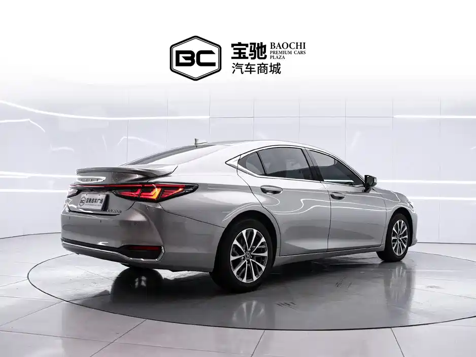 Lexus ES 2026 2025 300h Ultimate Edition