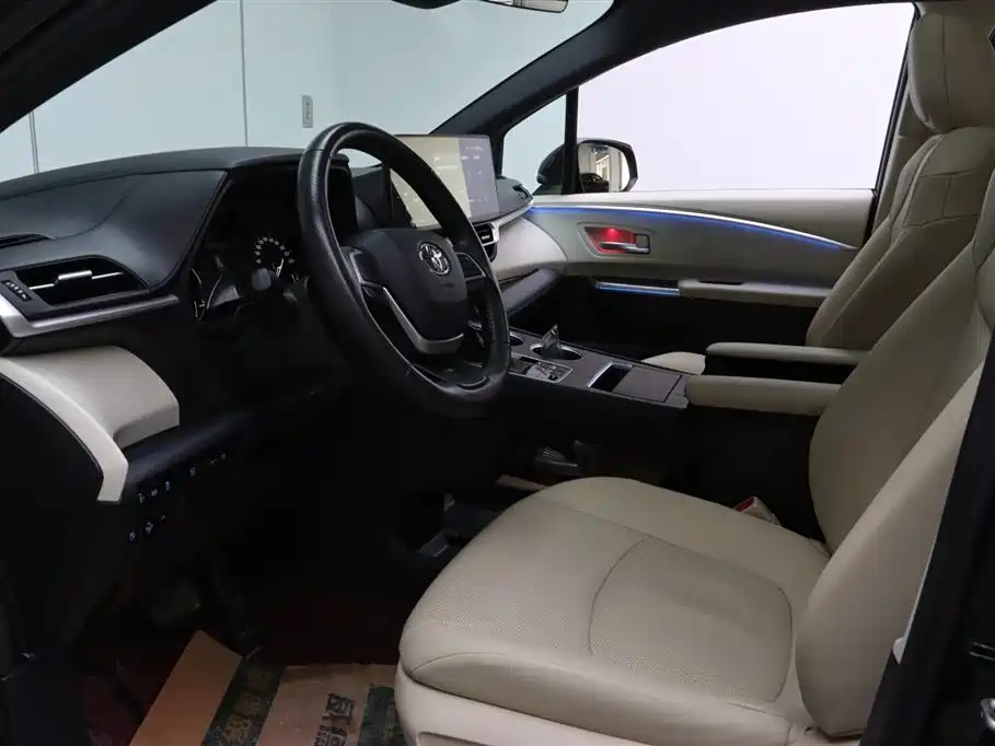 Toyota Granvia 2022 2.5L Hybrid Premium Edition фото 13