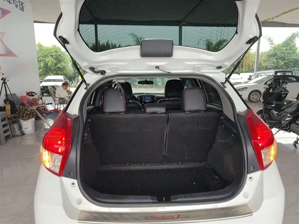 Toyota YARiS L Zhi Xuan 2015 1.5G Manual Sunroof Special Edition фото 16