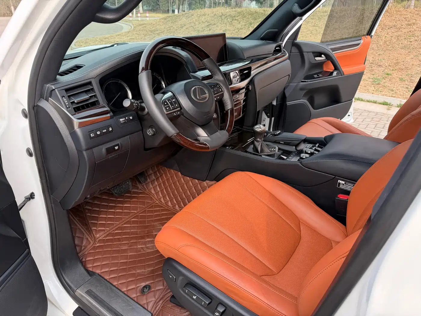 Lexus LX 2016 570 Luxury Premium Edition фото 11