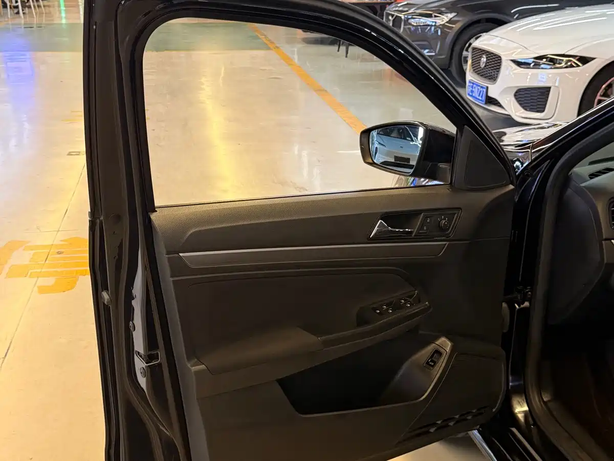 Фото 4 - Volkswagen Lavida