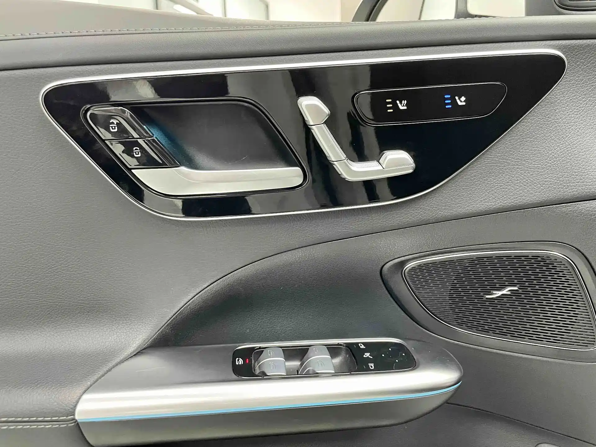 Фото 13 - Mercedes-Benz C-Class