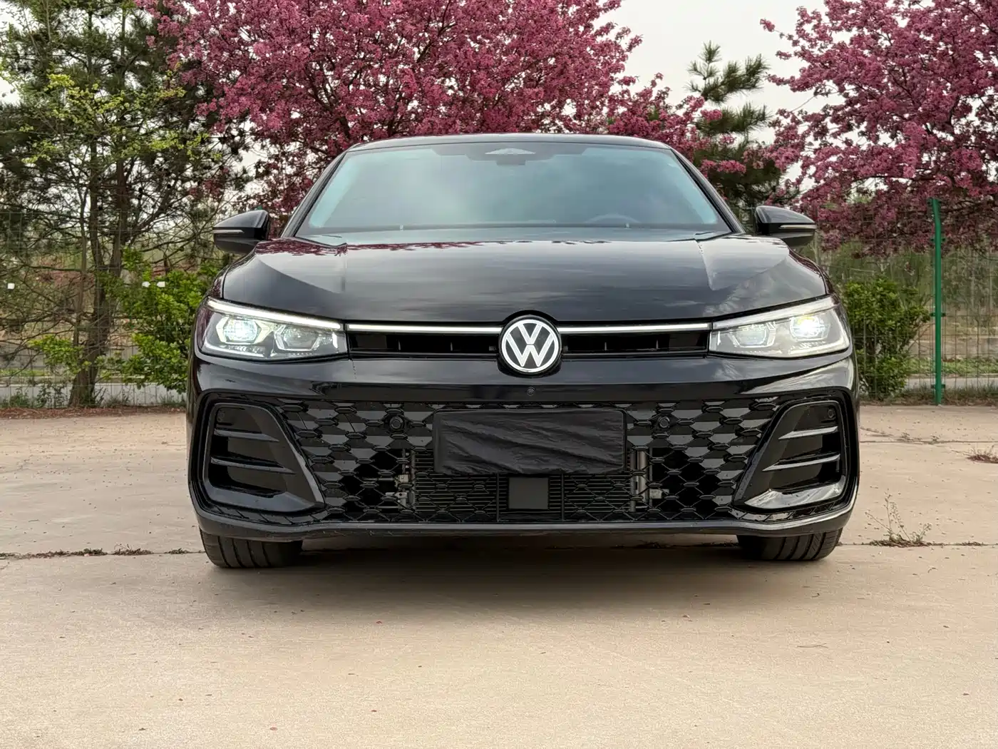 Volkswagen Passat 2025 Pro 380TSI Dragon Fortune Edition фото 2