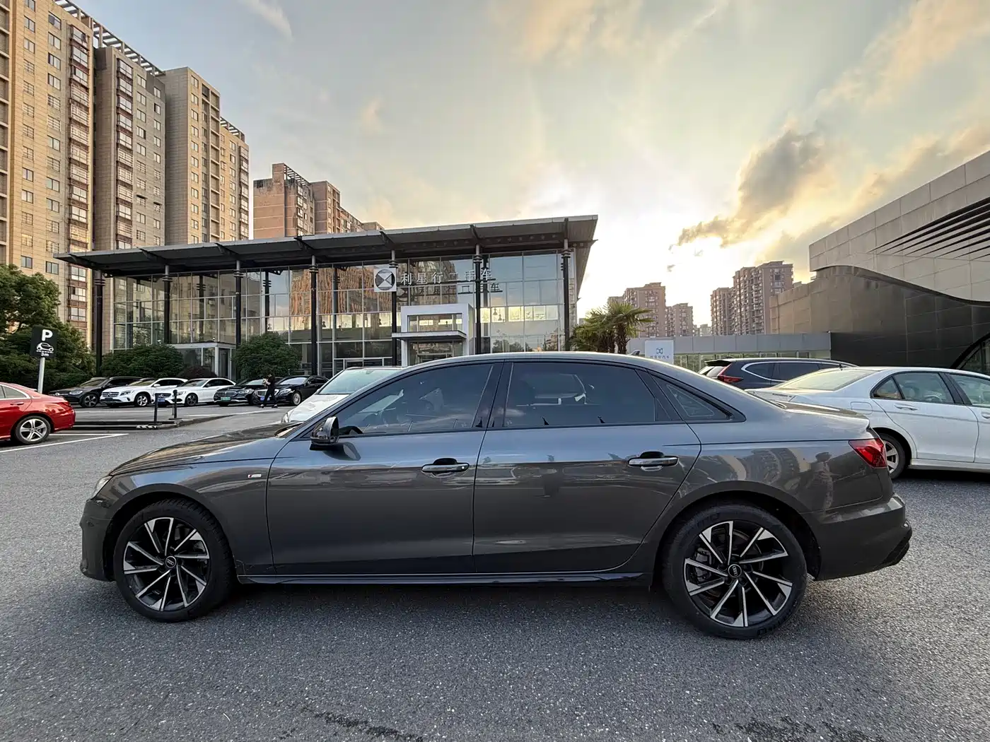 Audi A4L 2023 40 TFSI Luxury Sport фото 3
