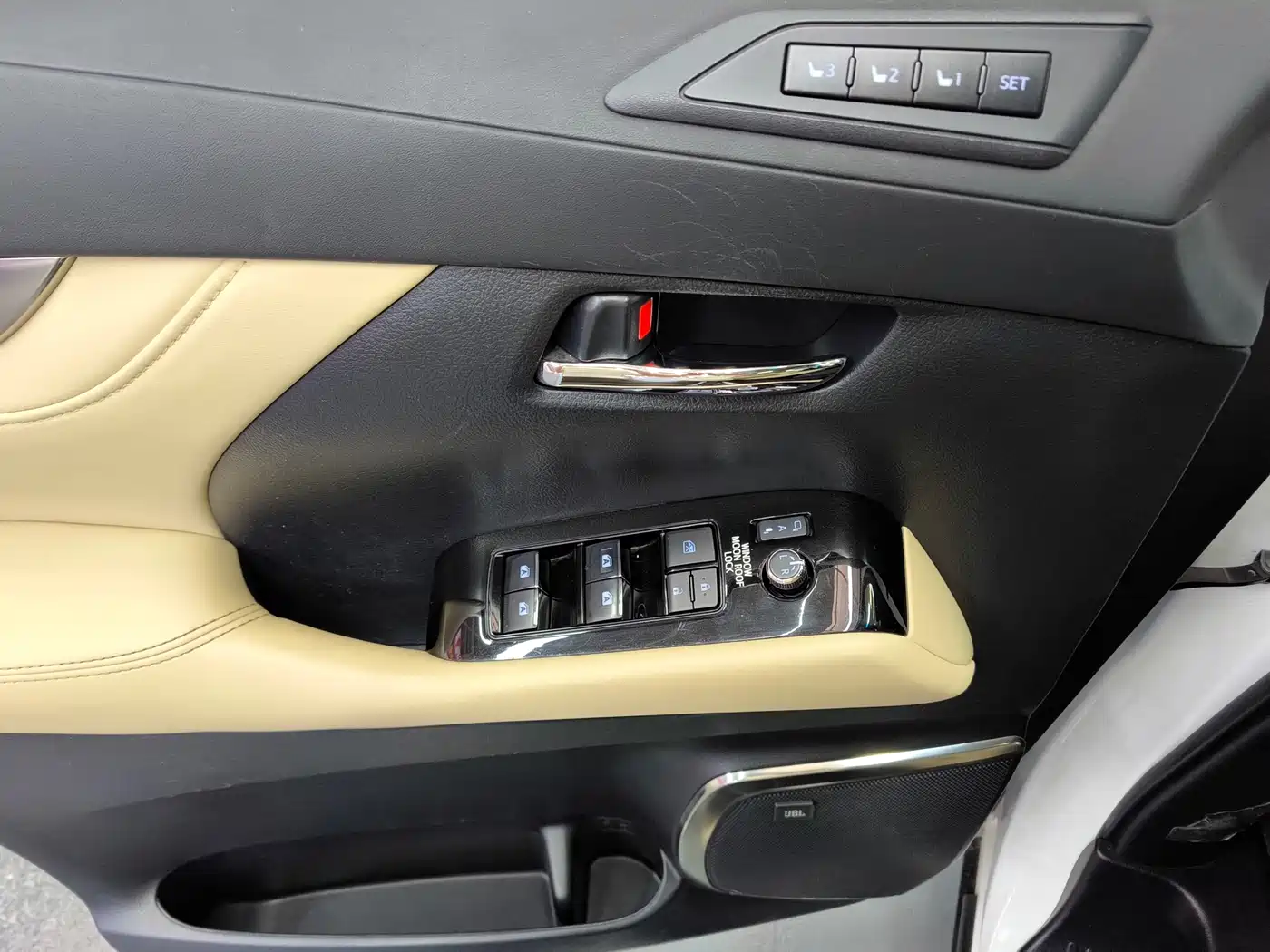 Toyota Alphard 2019 Hybrid 2.5L Luxury фото 25