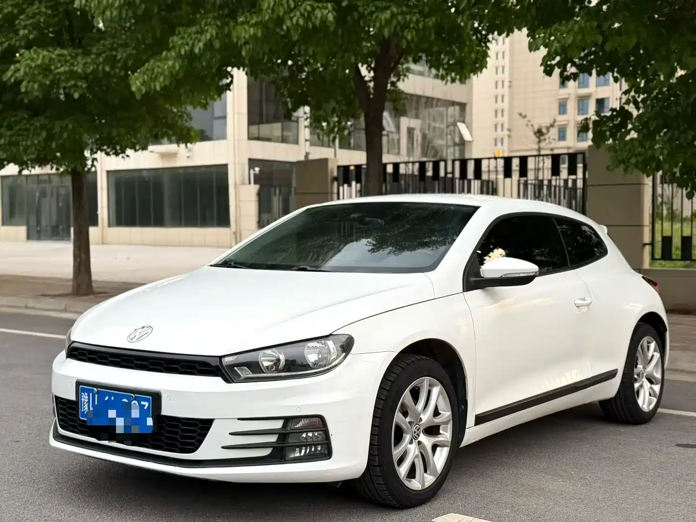 Volkswagen Scirocco 2015 1.4TSI Trend Edition фото 3