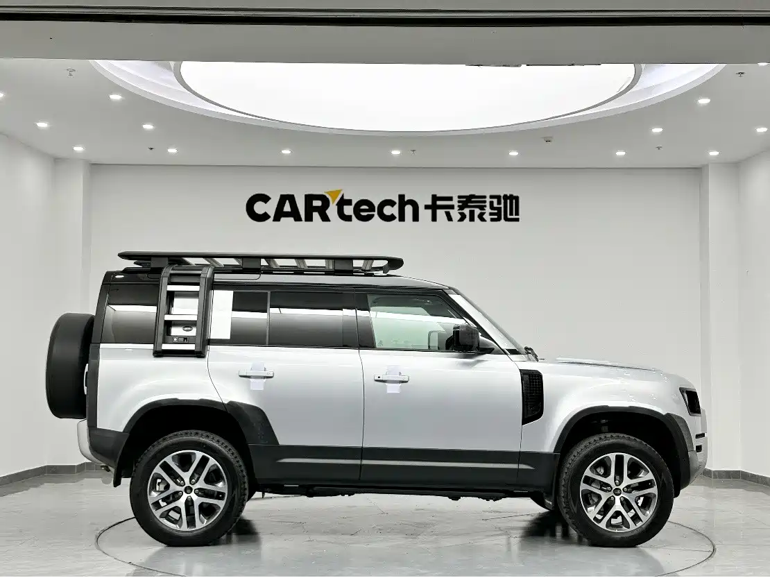 Land Rover Defender 2022 110 P400 Dark Special Edition фото 4