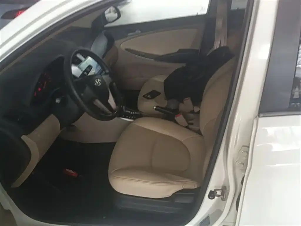 Hyundai Verna 2016 1.4L Automatic Smart GLS фото 15