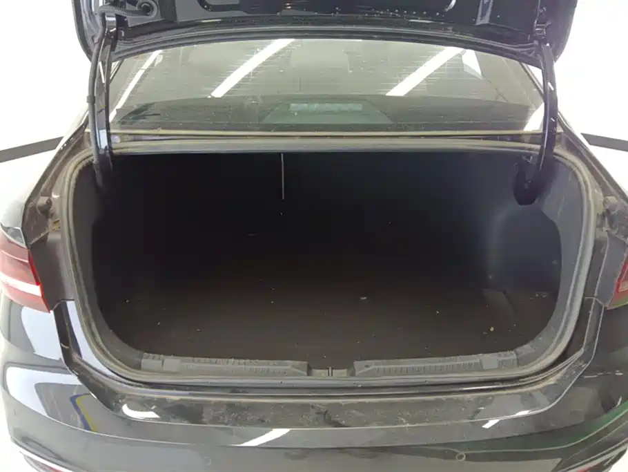 Volkswagen Lavida 2023 300TSI DSG Starlight Full Comfort Edition фото 4