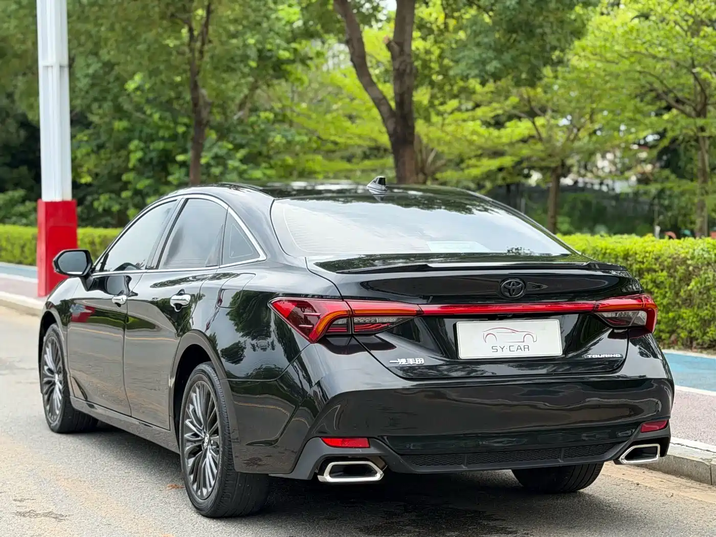 Photo 6 - Toyota Avalon