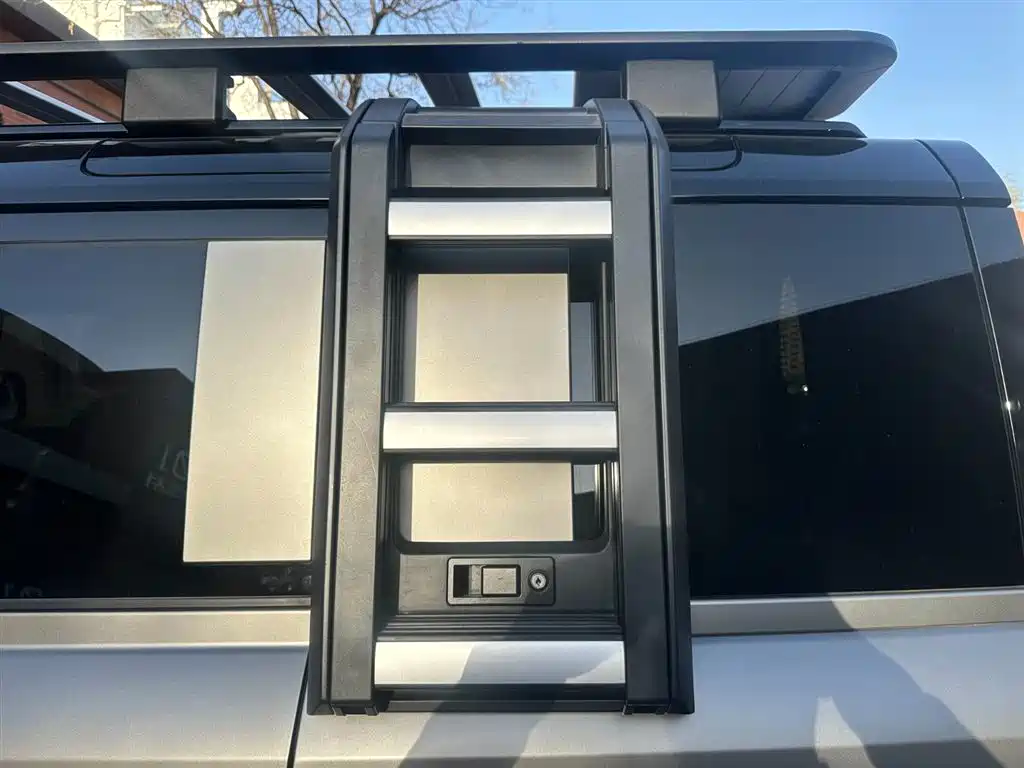 Land Rover Defender 2025 110 3.0T P400 X фото 9