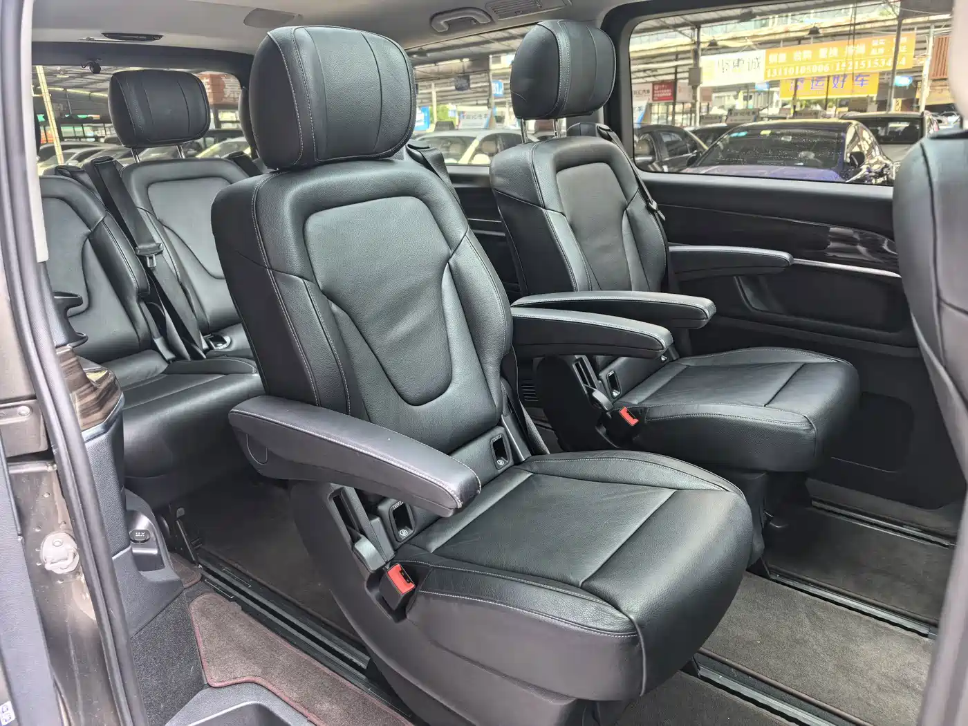 Photo 13 - Mercedes-Benz V-Class