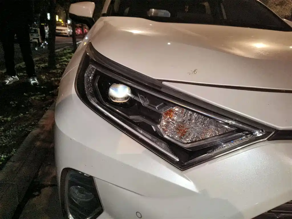 Toyota RAV4 Rongfang 2020 Hybrid 2.5L E-CVT AWD Flagship Edition фото 30