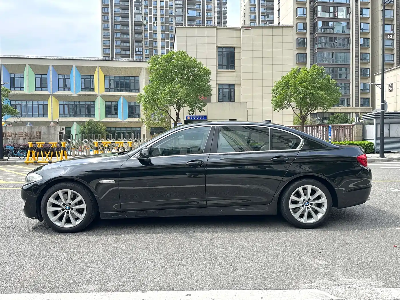 BMW 5 Series 2013 530Li Leadership фото 3