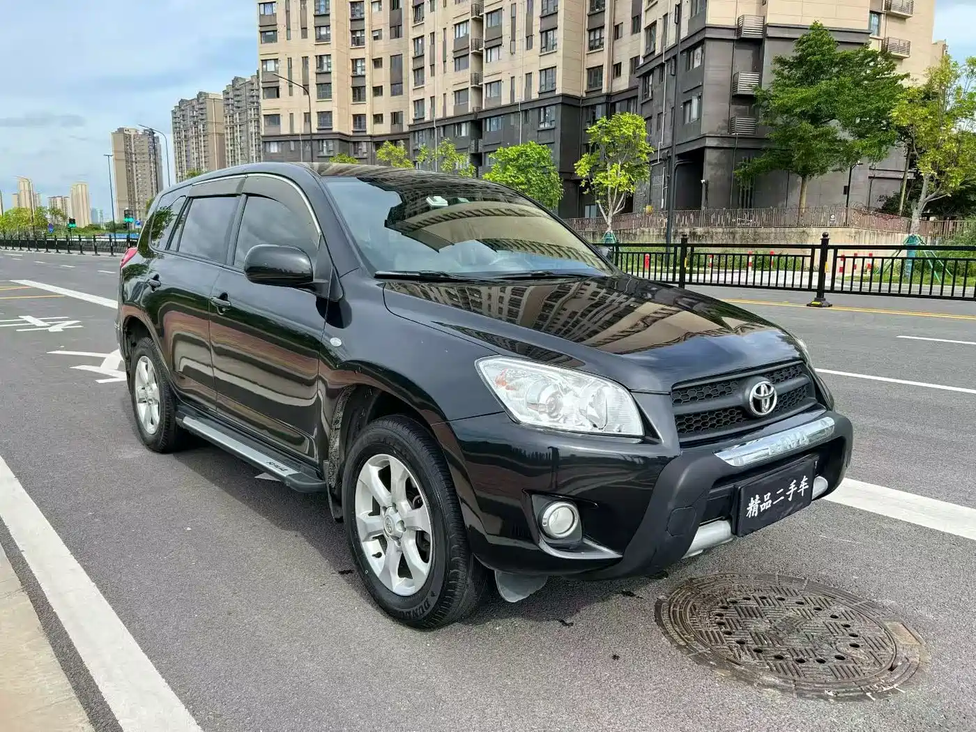 Photo 3 - Toyota RAV4 Rongfang