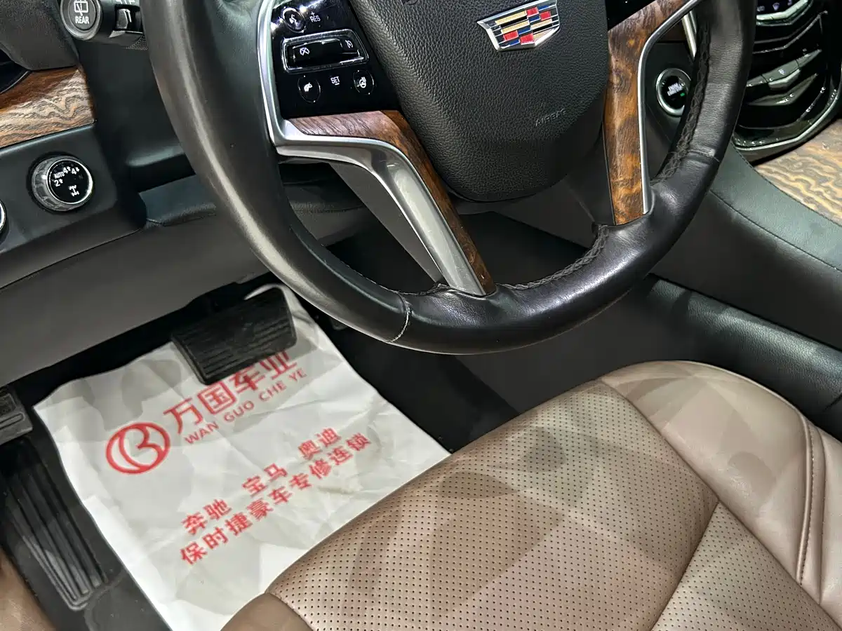 Cadillac Escalade 2017 6.2L ESV Platinum Extended фото 12