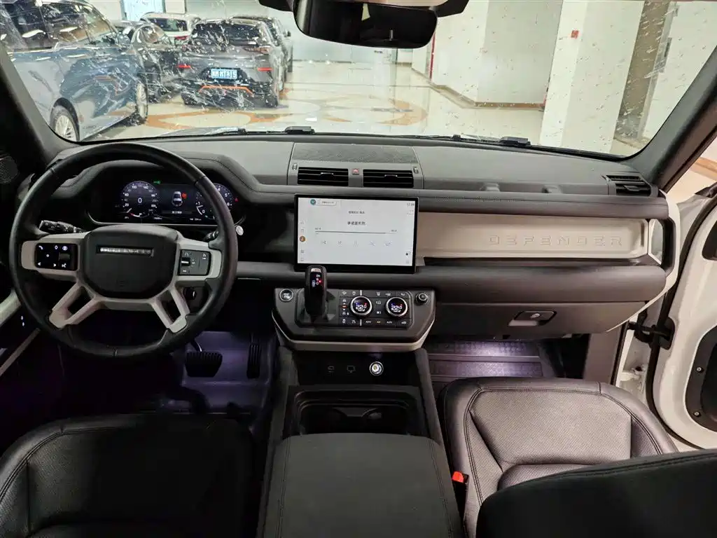 Land Rover Defender 2024 90 2.0T P300 S фото 12