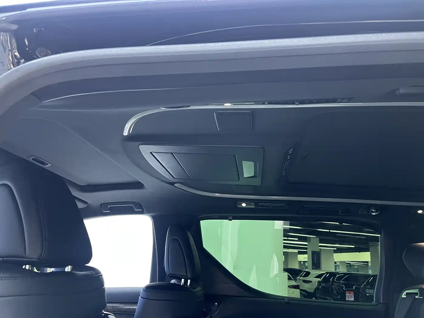 Toyota Vellfire 2023 Crown Hybrid 2.5L HV Premium фото 12