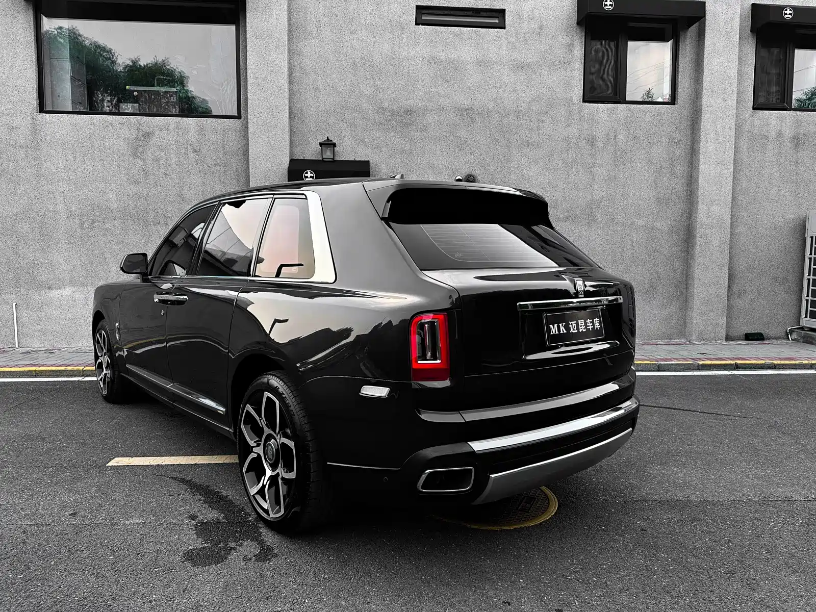 Фото 6 - Rolls-Royce Cullinan