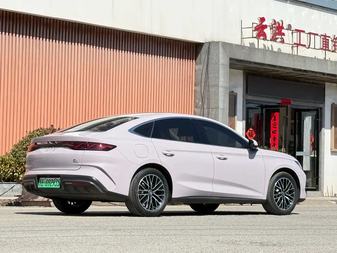 BYD Qin L 2024 DM-i 120KM Excellence Model фото 6