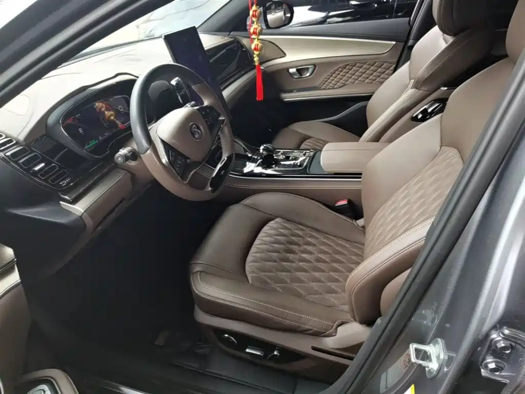 BYD Han 2022 DM-i 121KM Premium фото 15
