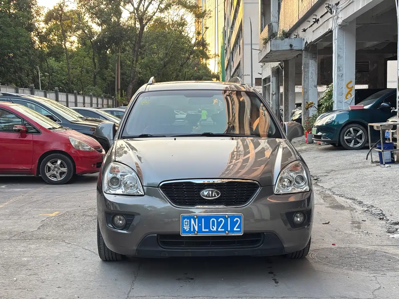 Kia Carens 2010 2011 2.0L 7-Seater Automatic Luxury