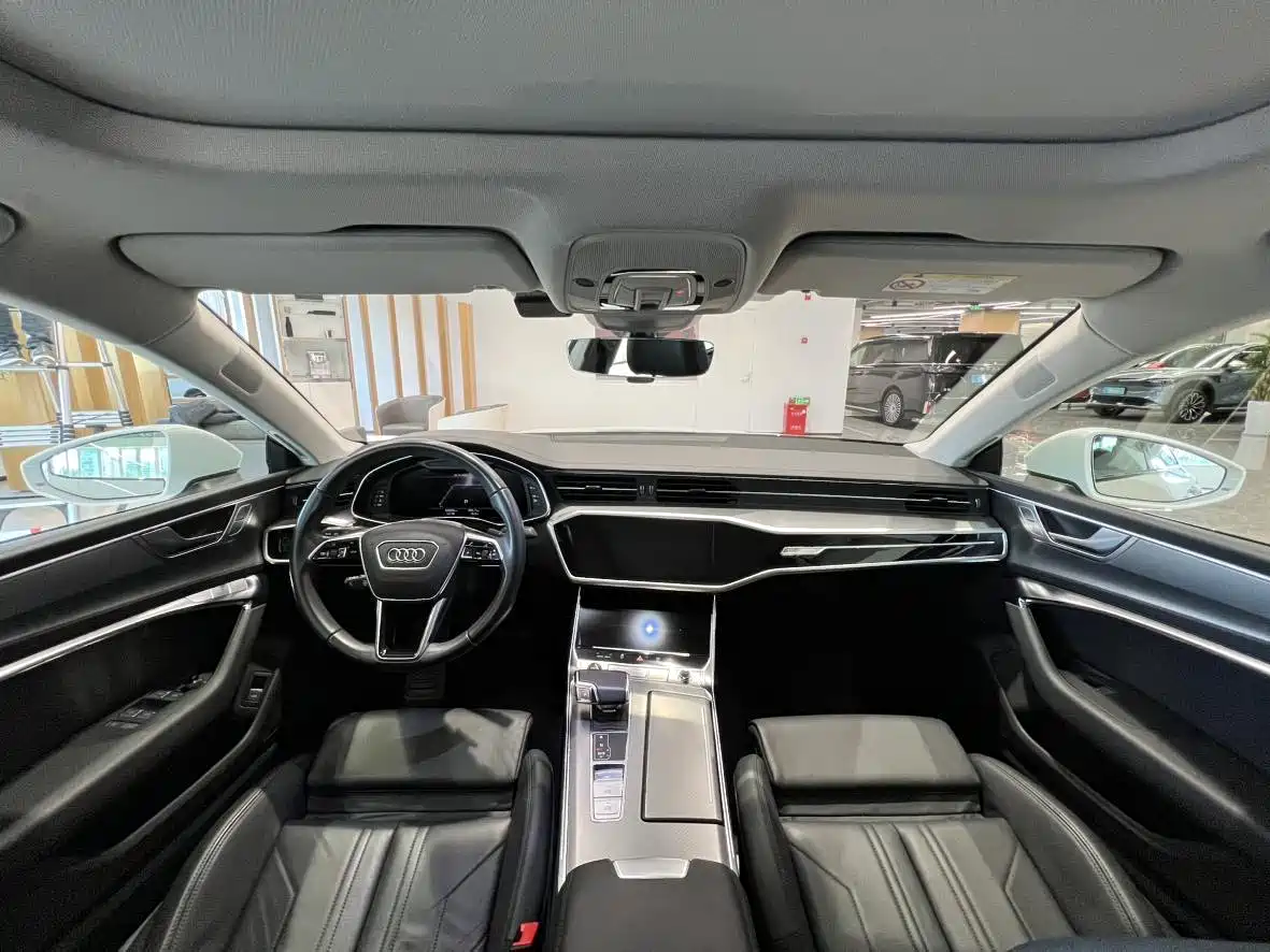 Audi A7 2023 Model 45 TFSI Premium Selection Edition фото 13