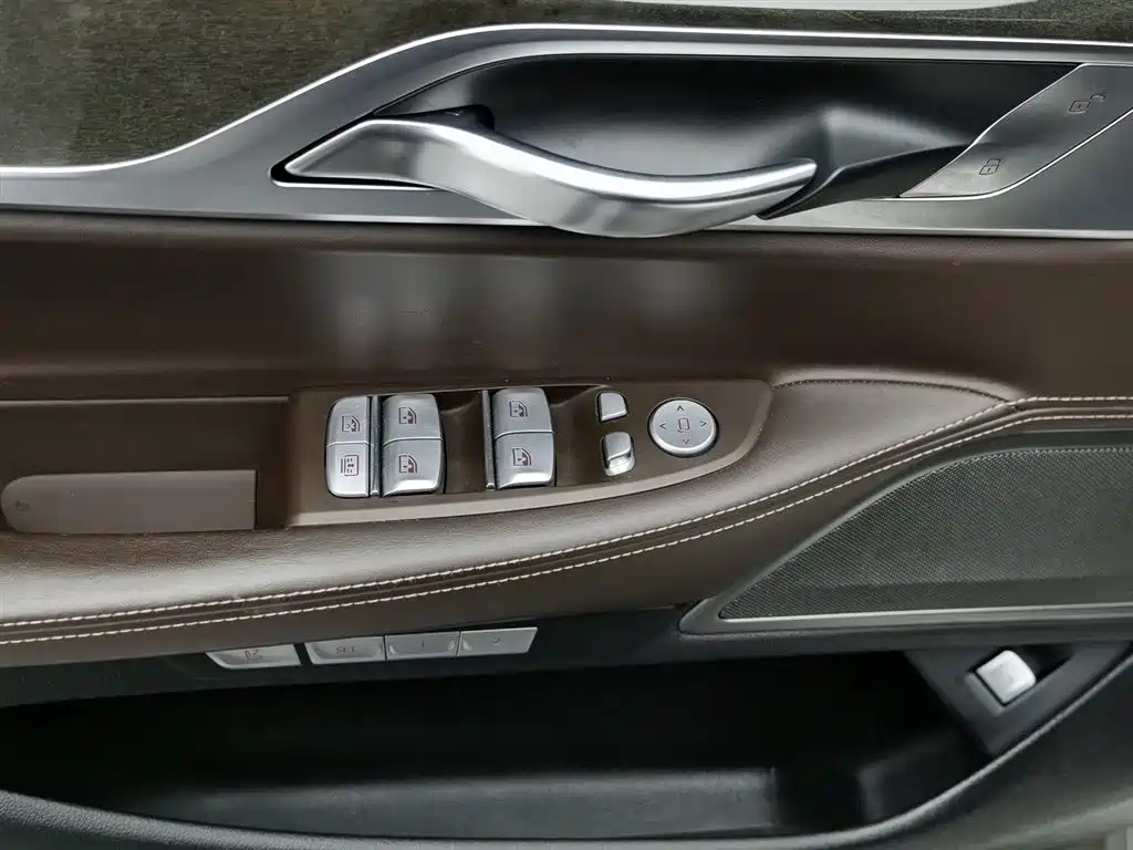 BMW 7 Series 2018 740Li Leading Type Excellence Package фото 9
