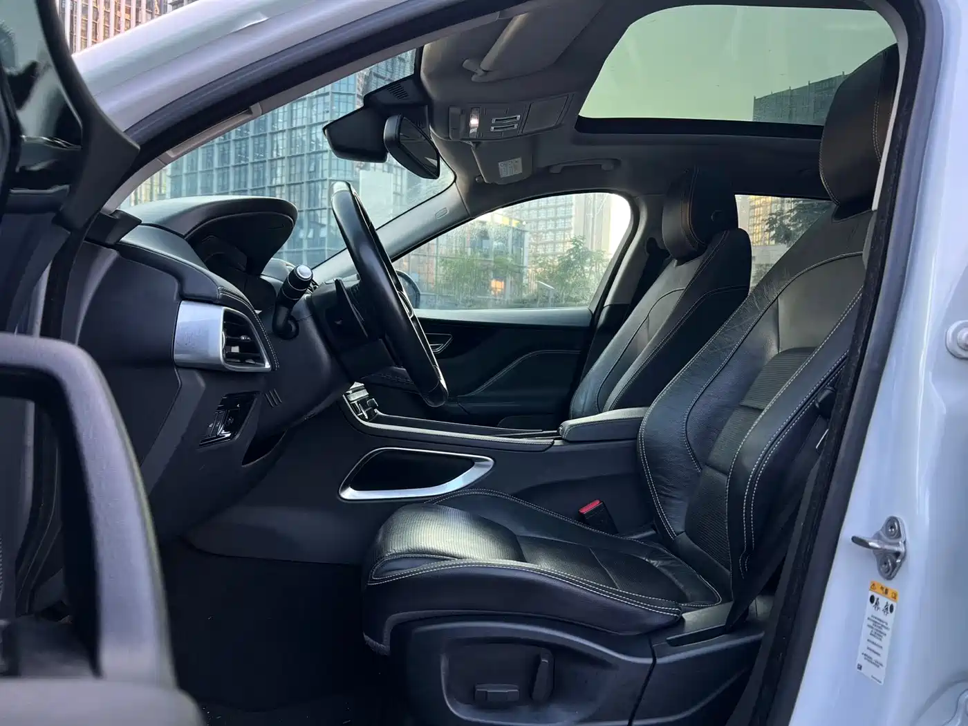 Фото 8 - Jaguar F-PACE