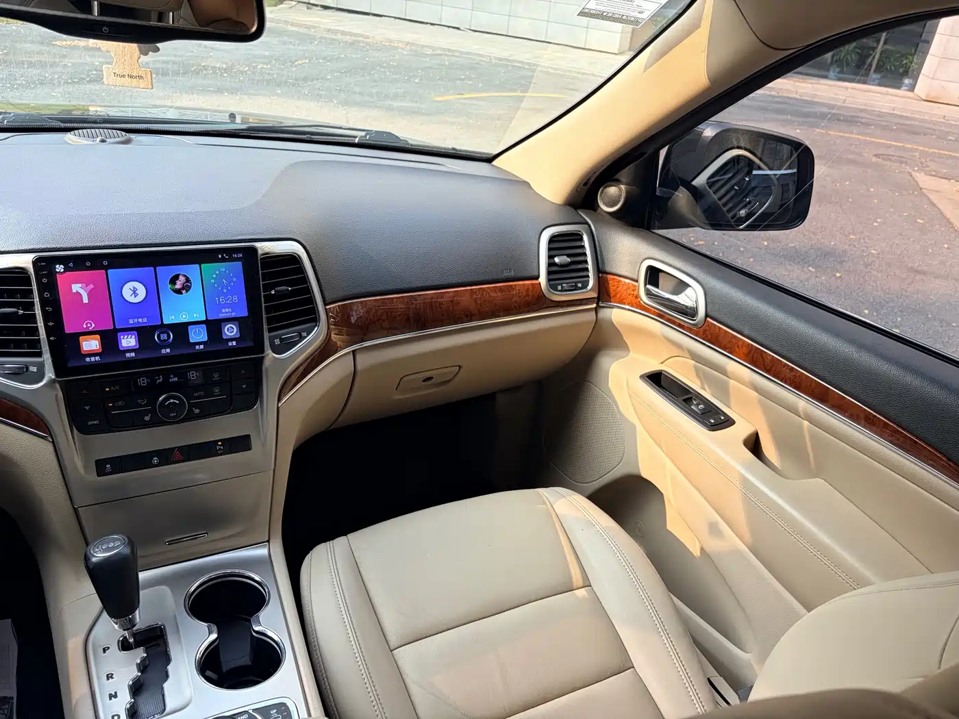 Jeep Grand Cherokee (Import) 2011 2011 Facelift 3.6L Anniversary Navigation Luxury