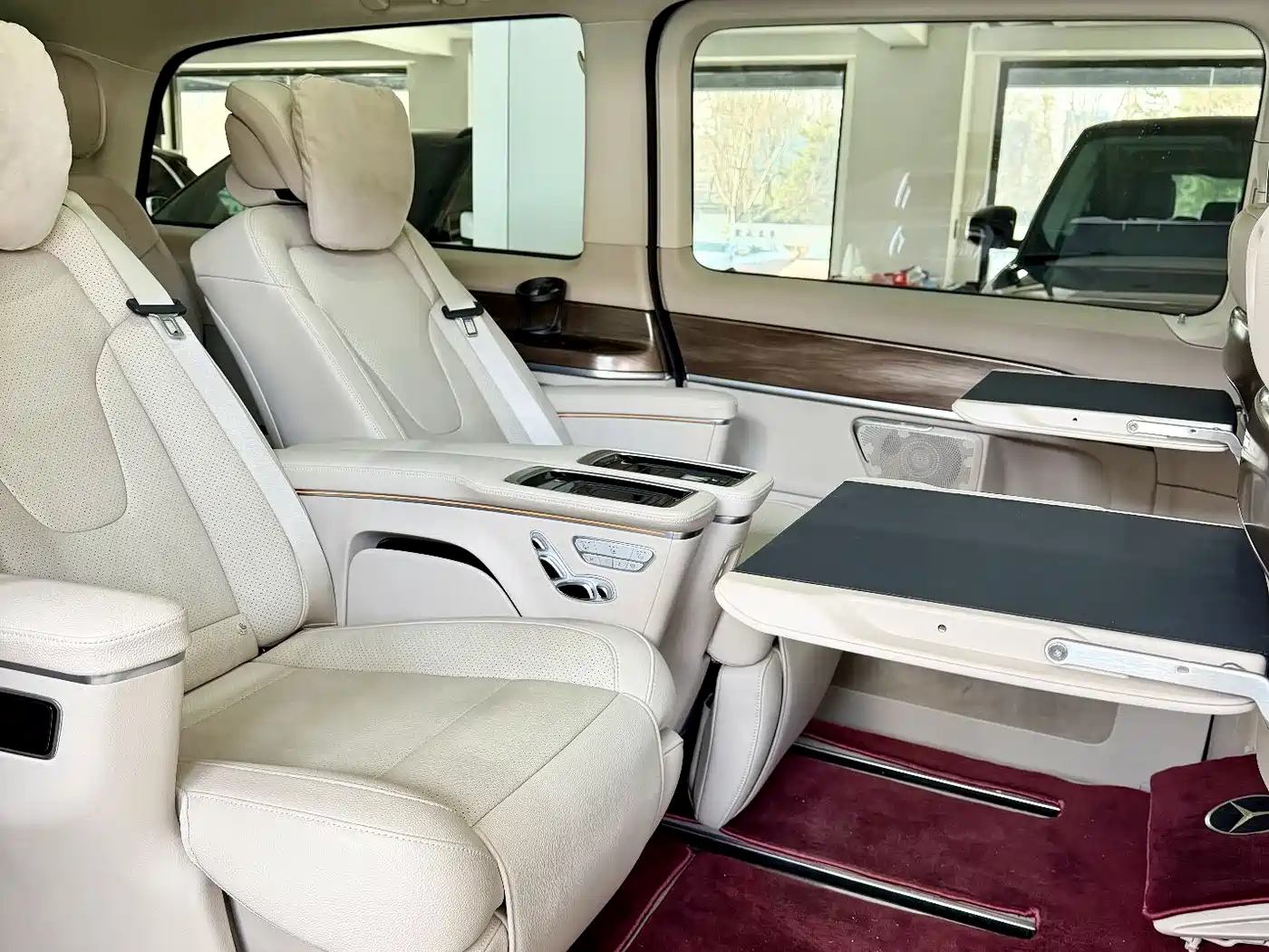 Mercedes-Benz V-Class 2021 V 260 L Long Wheelbase Premium Edition фото 12