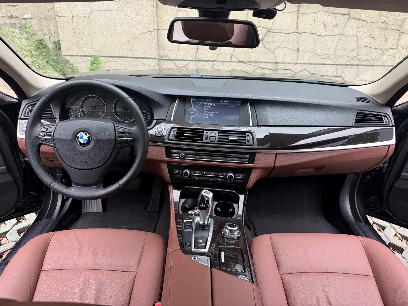 BMW 5 Series 2014 525Li Leading фото 9
