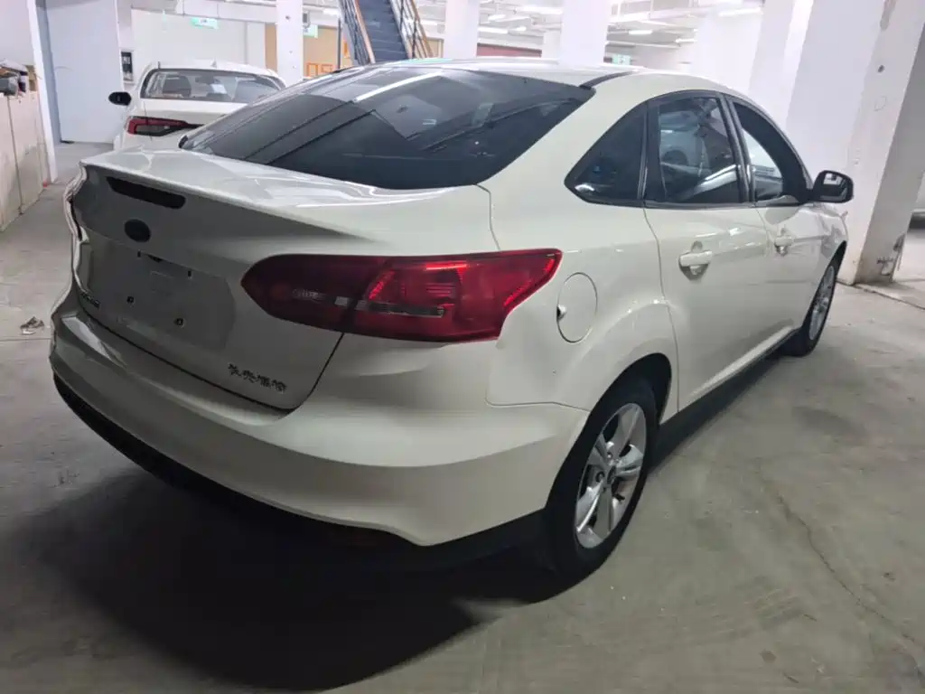 Photo 7 - Ford Focus
