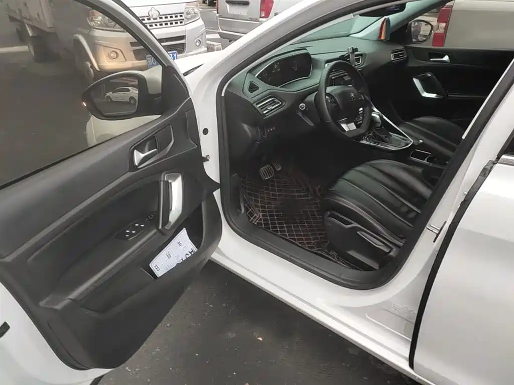 Peugeot 308 2016 1.6L Automatic Luxury фото 16