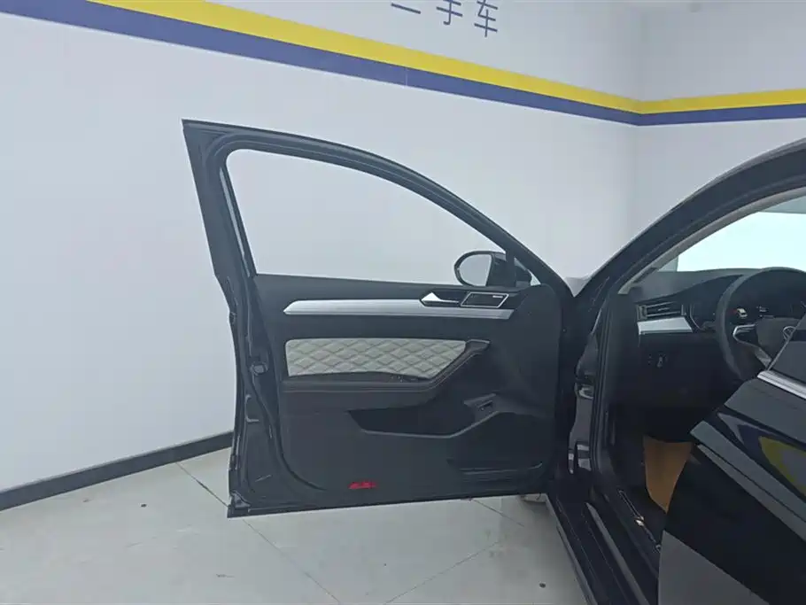 Volkswagen Magotan 2023 Model 2 Million Commemorative Edition 330TSI DSG Luxury фото 7