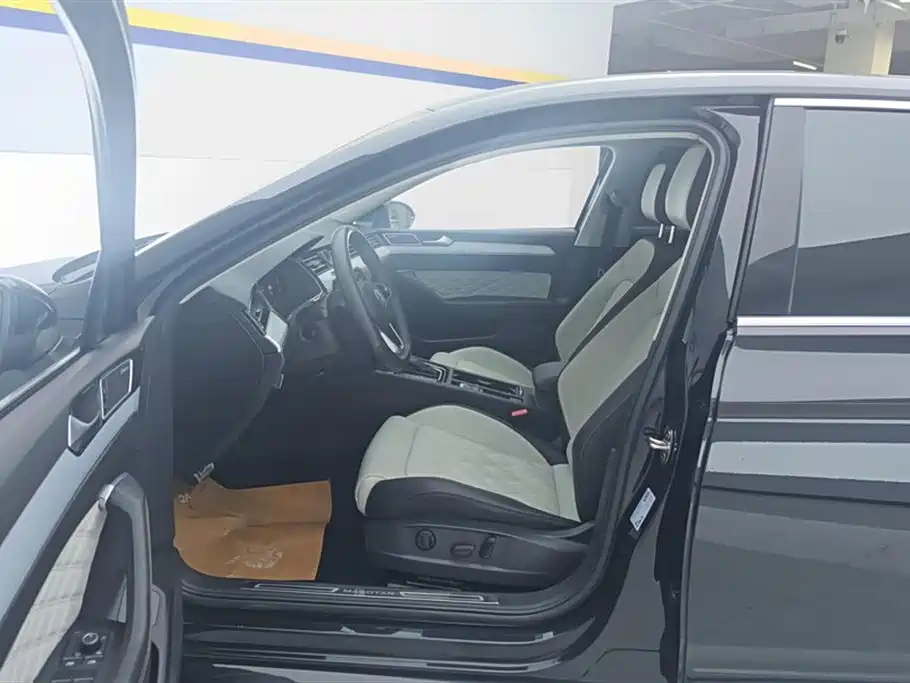 Volkswagen Magotan 2023 Model 2 Million Commemorative Edition 330TSI DSG Luxury фото 9