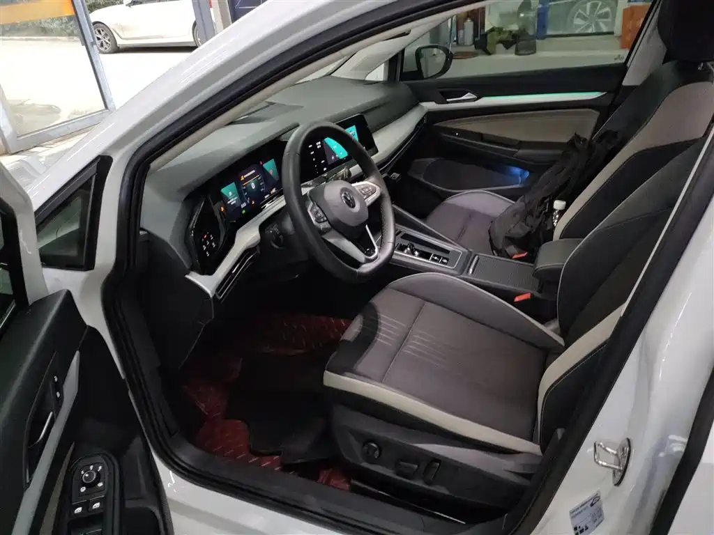 Volkswagen Golf 2023 Facelift 280TSI DSG Pro фото 7