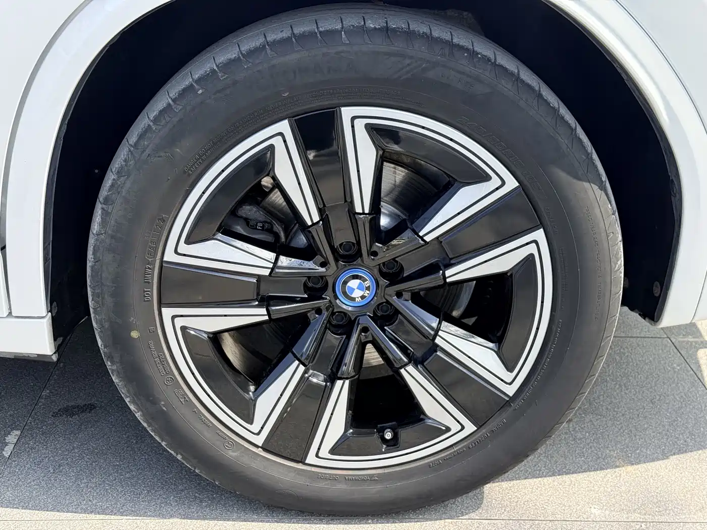 BMW iX3 2022 Leading Edition фото 9