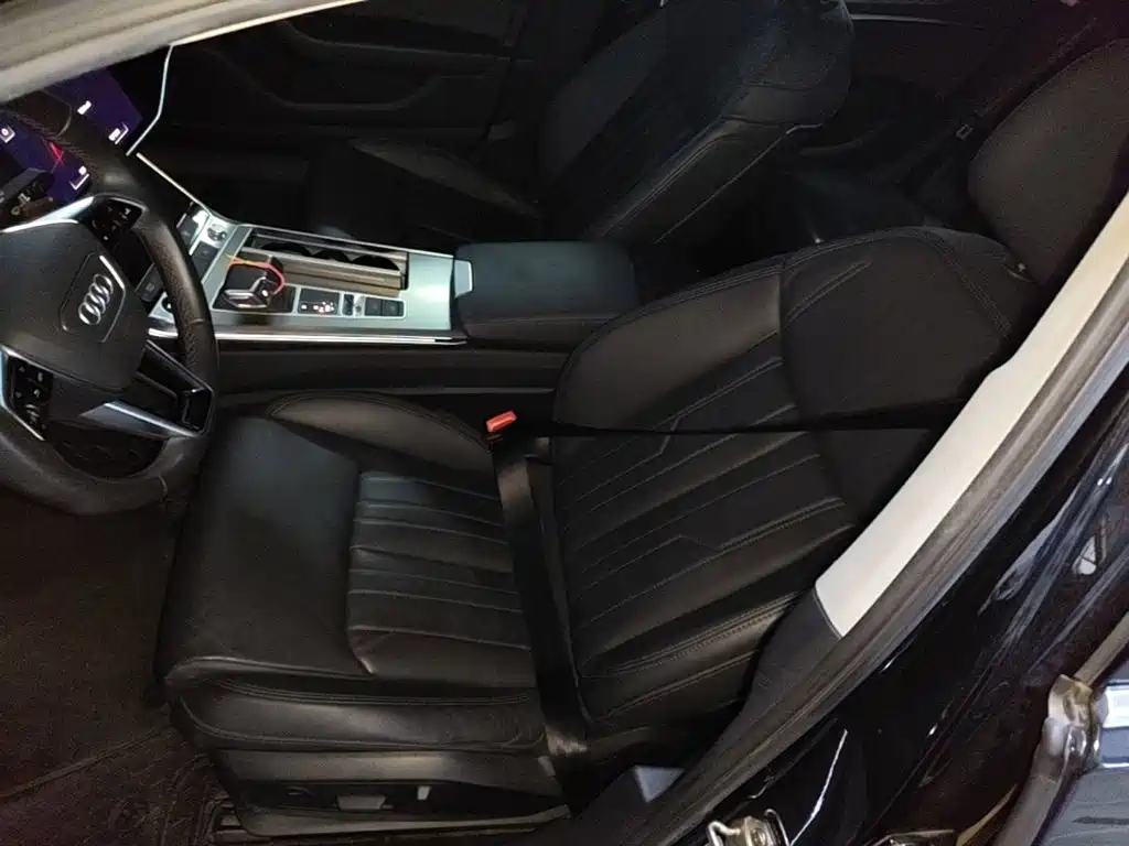 Фото 20 - Audi A6L