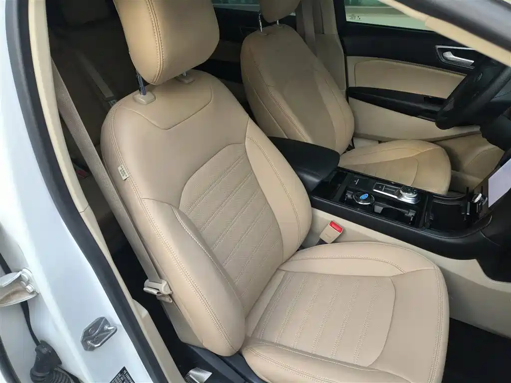 Фото 25 - Ford Edge