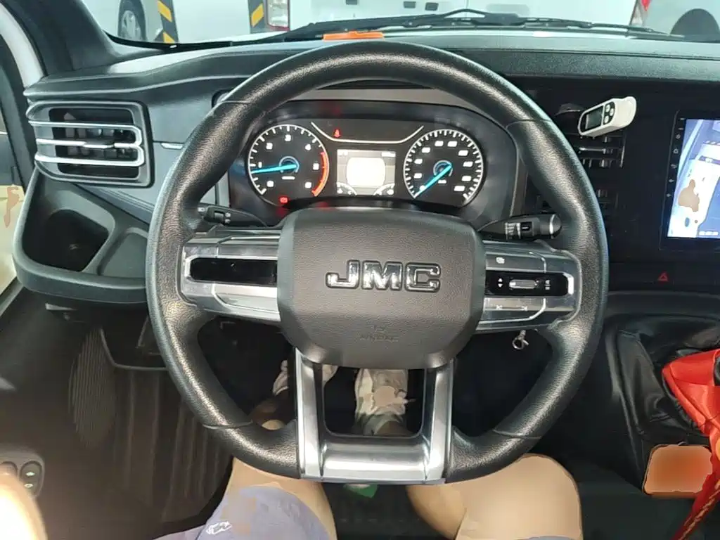 Jiangling JMC Fushun 2026 2025 Model 2.0T 6MT Diesel Short Wheelbase Low Roof Commercial MPV 5/6 Seats with Dual Swing Doors