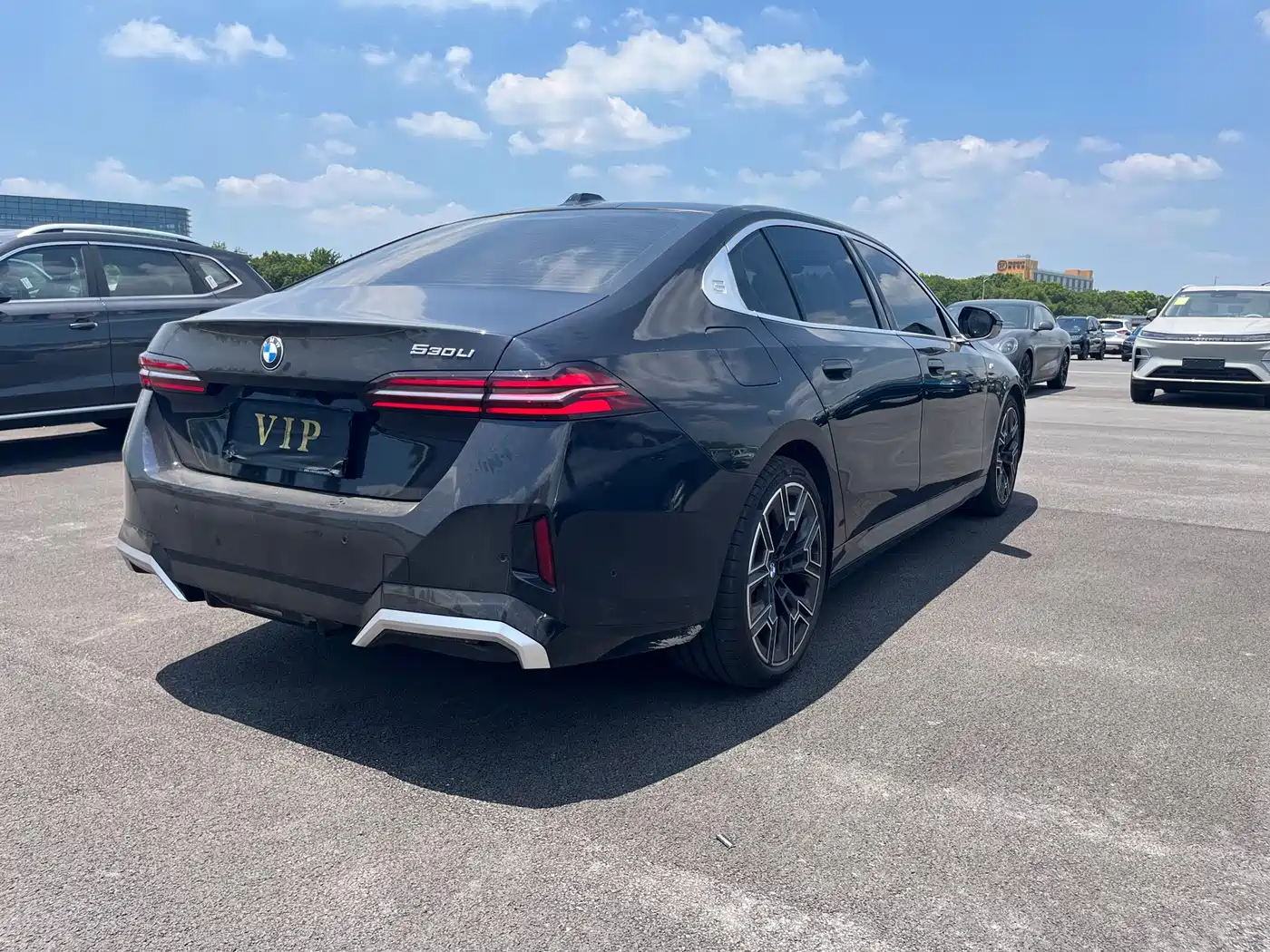 BMW 5 Series 2025 530Li Premium M Sport Package фото 8