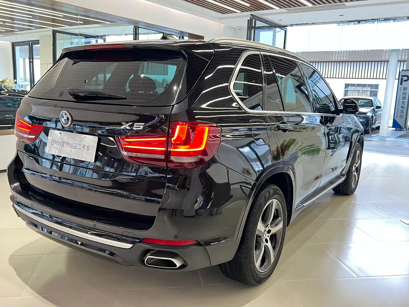 BMW X5 (Import) 2018 xDrive35i Elegant Model фото 6